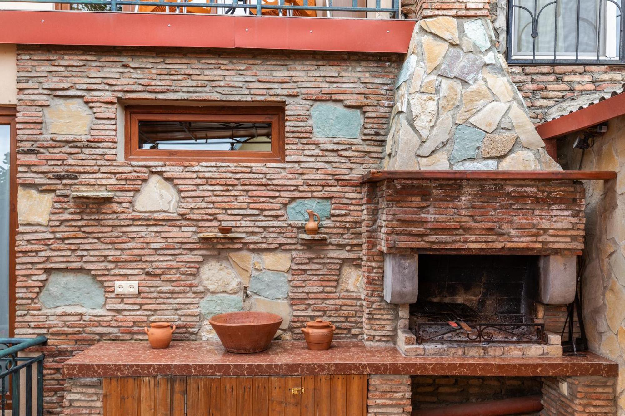 Apartments With Wine Cellar In Old Tbilisi Exteriör bild
