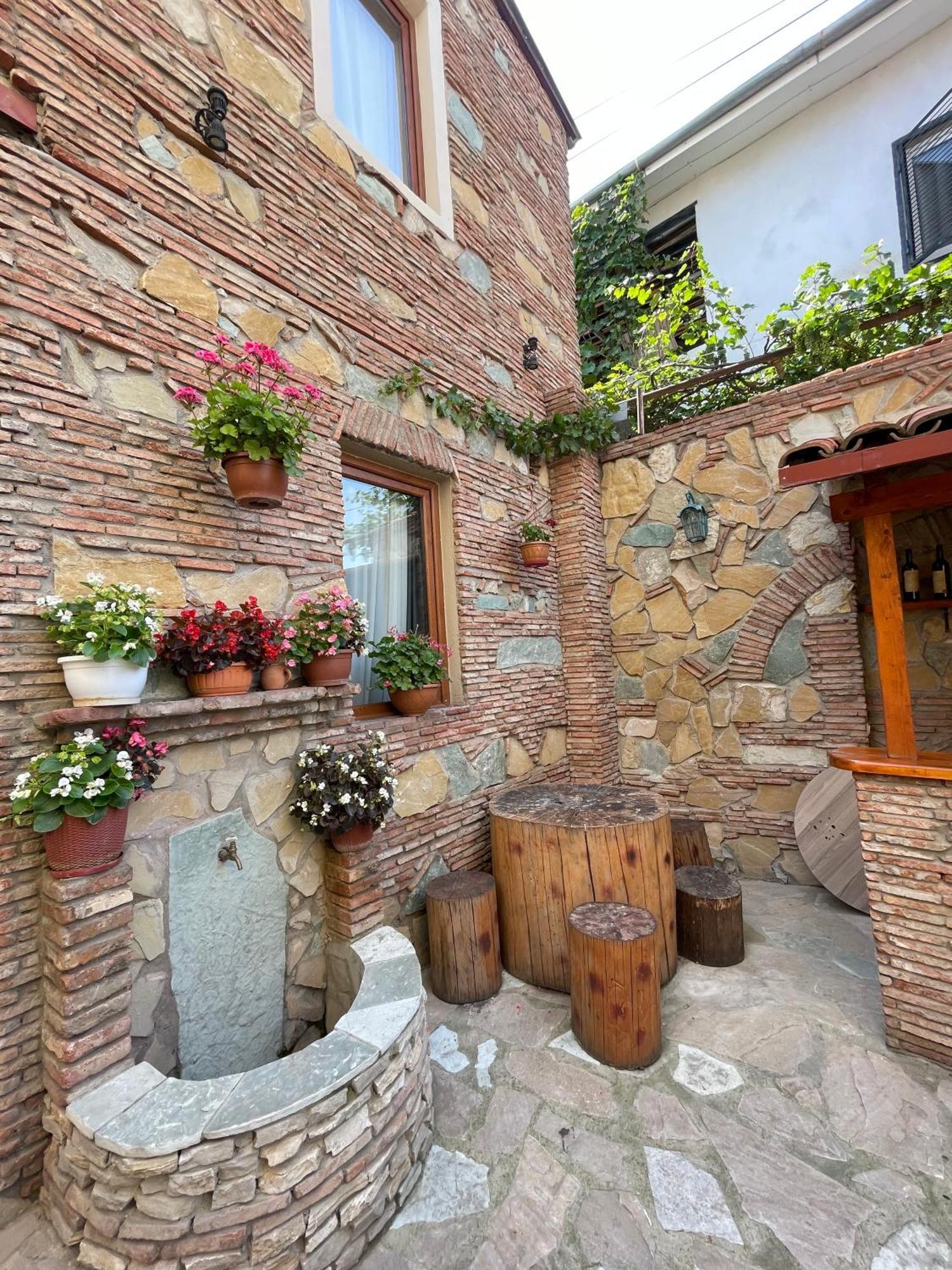 Apartments With Wine Cellar In Old Tbilisi Exteriör bild