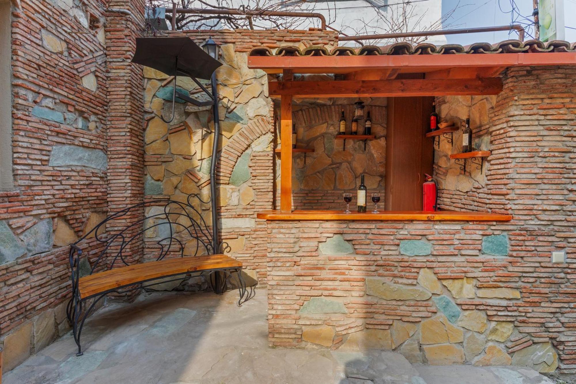 Apartments With Wine Cellar In Old Tbilisi Exteriör bild