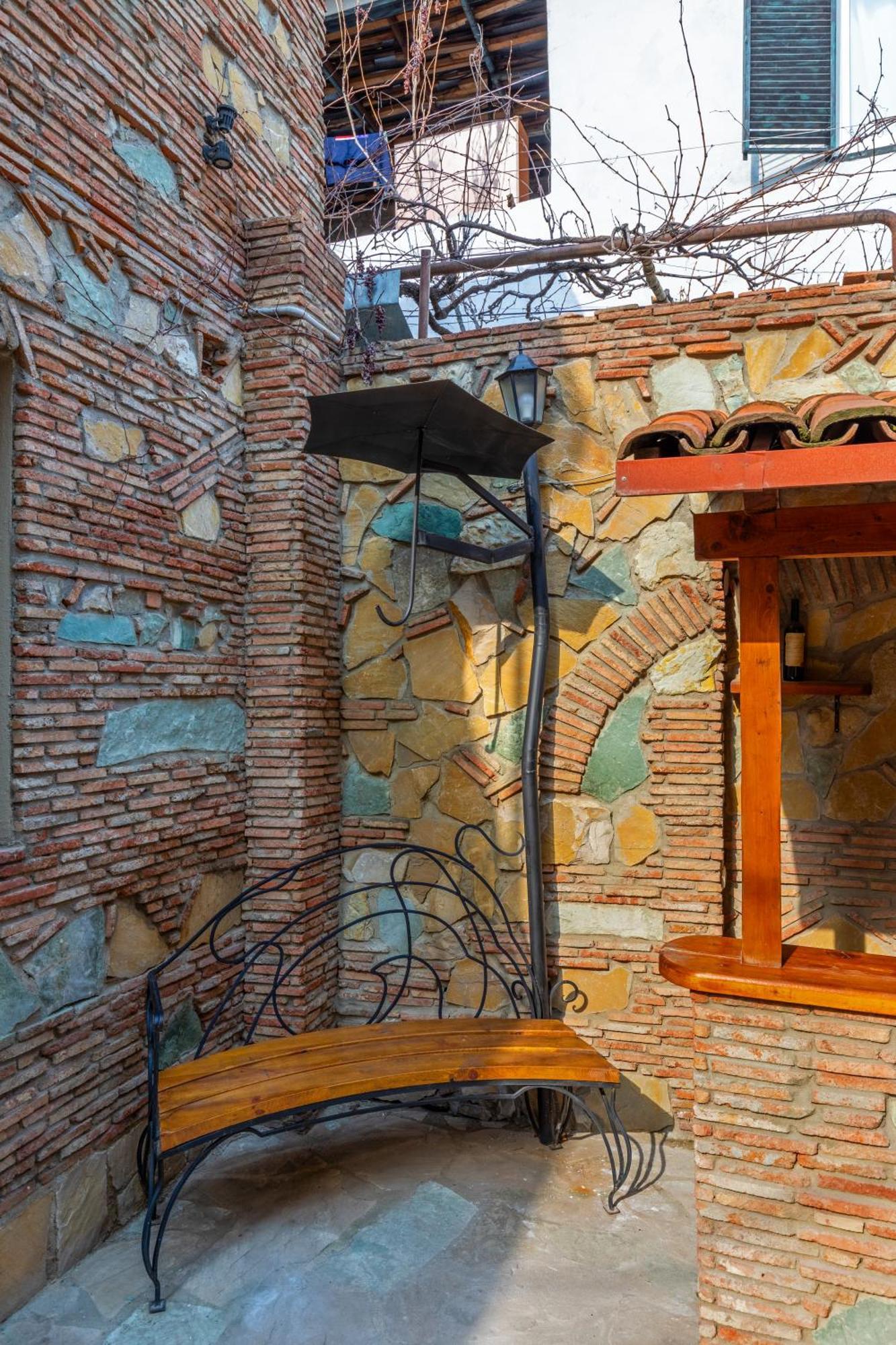 Apartments With Wine Cellar In Old Tbilisi Exteriör bild